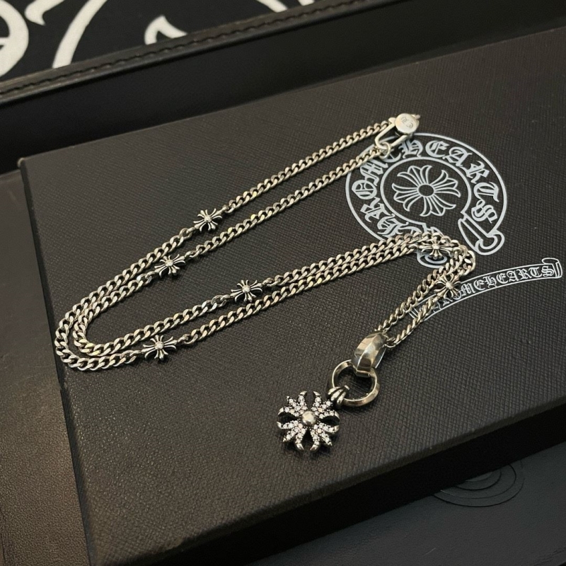 Ch*0me He**ts necklaces